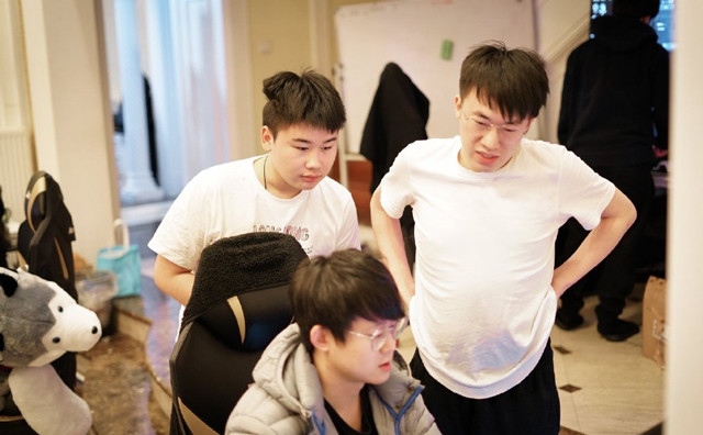 阿卡丽和塞拉斯成致胜武器RNG想战胜EDG小虎英雄池很关键