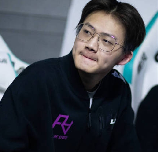 乐言要免费打比赛他的粉丝也一样网友再雇一个给他拔网线的