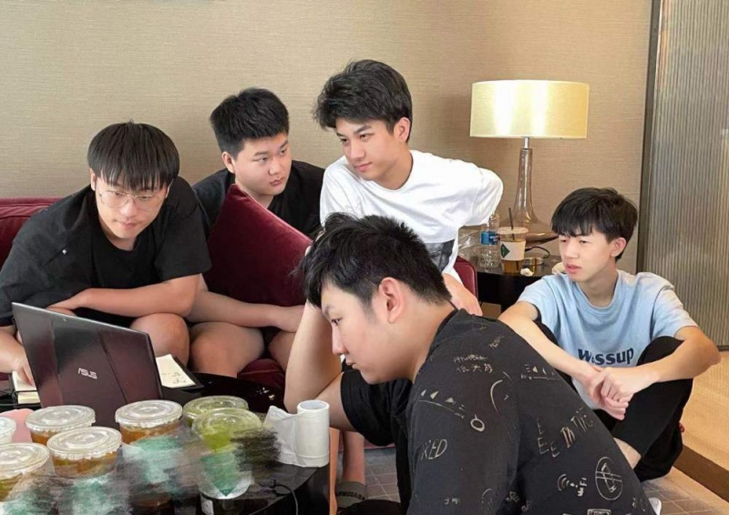 KPLGK联动德华后被TT吊打全员毫无默契为钱放弃训练的后果