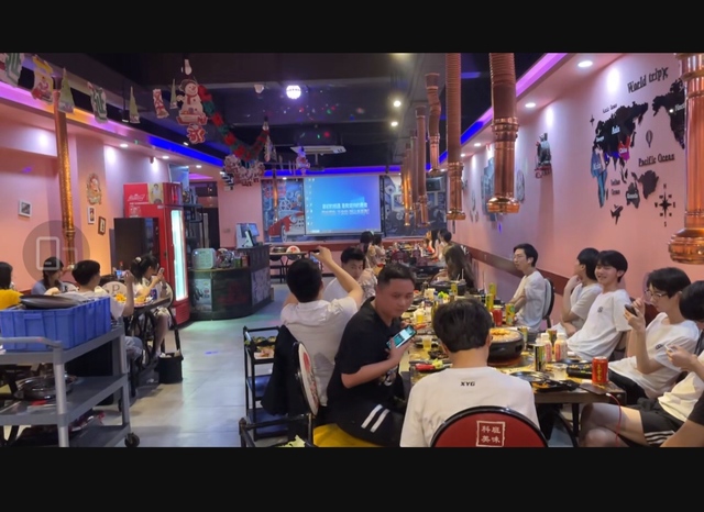 大手笔XYG挺进总决赛后大仙再请吃饭看到桌上的菜我酸了