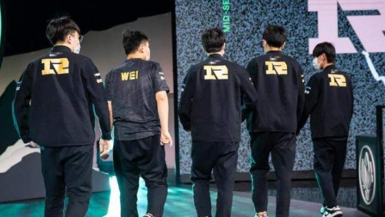 FPX牛宝不懂人情世故Solo赛队友全输牛宝却双杀霸哥