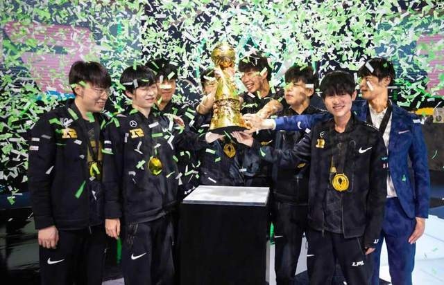 RNG卸磨杀驴刚夺冠就换教练教练红米感谢RNG给我的丰厚条件