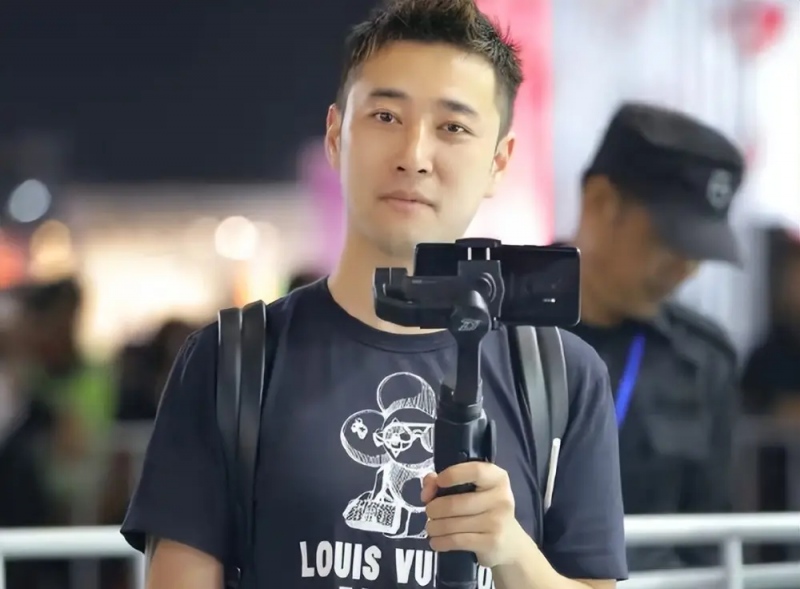 钱小佳与妹子展开拳击赛全程被打得不敢还手节目效果拉满