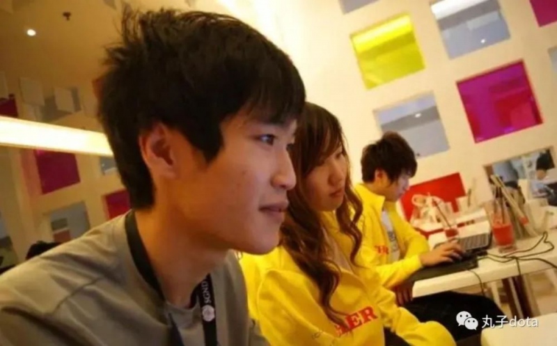 DOTA2pis的商业头脑不如09那么不当主播的他有哪些收入